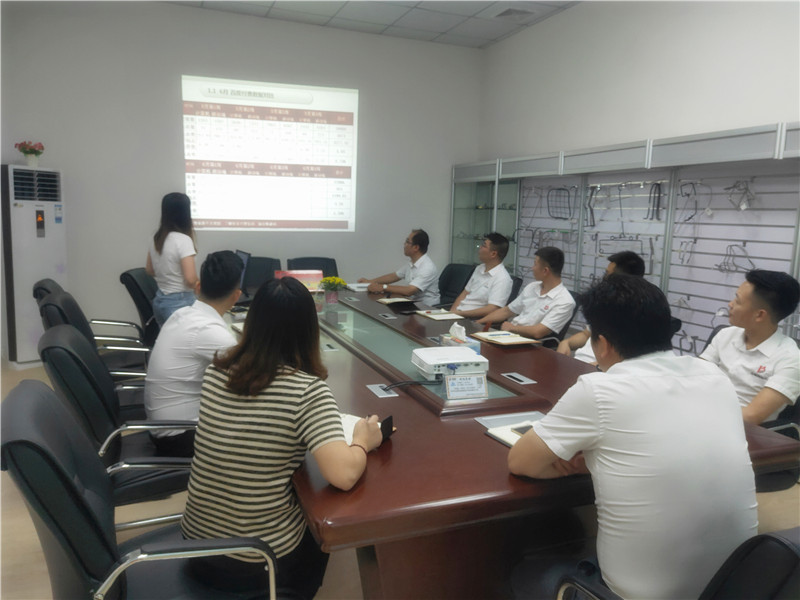 溝通讓工作更暢 通——貝朗鋼絲線(xiàn)折彎?rùn)C(jī)